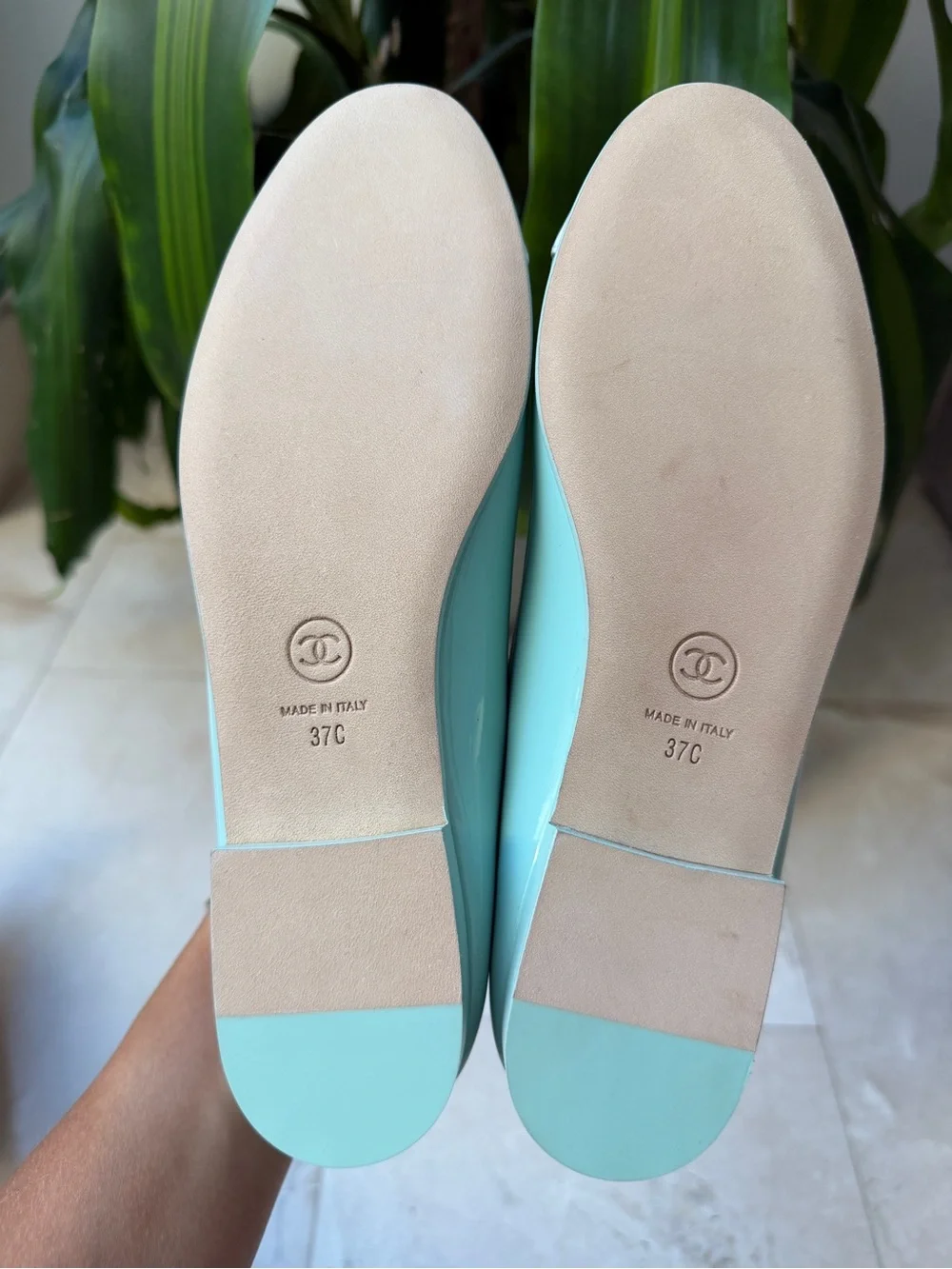 CHANEL MINTY TURQUOISE GREEN PATENT LEATHER WHITE CC CAP TOE BALLET FLATS 37 C